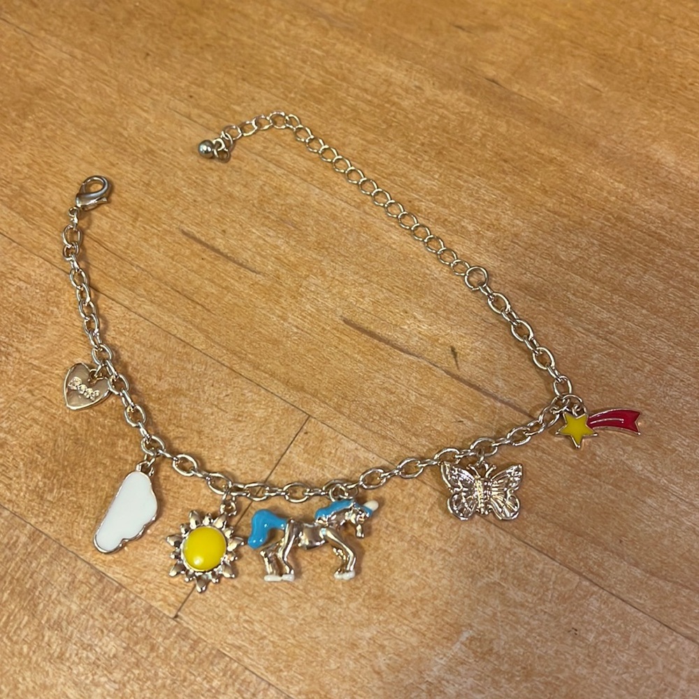 Charm Bracelet - gold with 6 charms